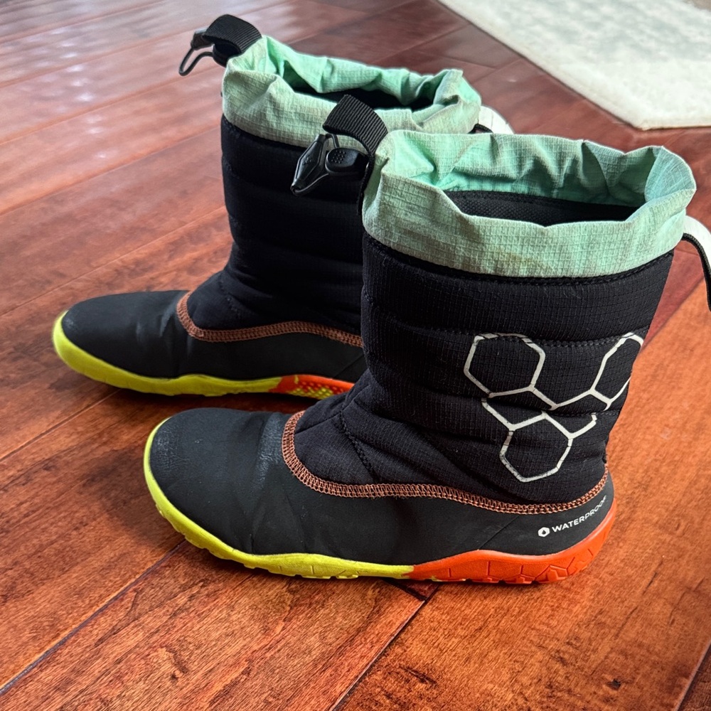 Vivo Barefoot Black and Green Kids Snow Boots little boy 34 or us 3